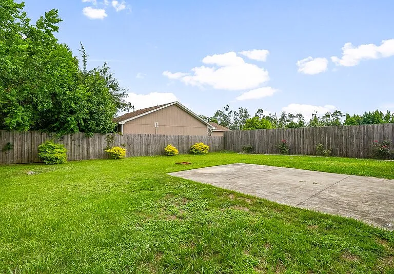 7750 Betty Louise Dr — Photo 23