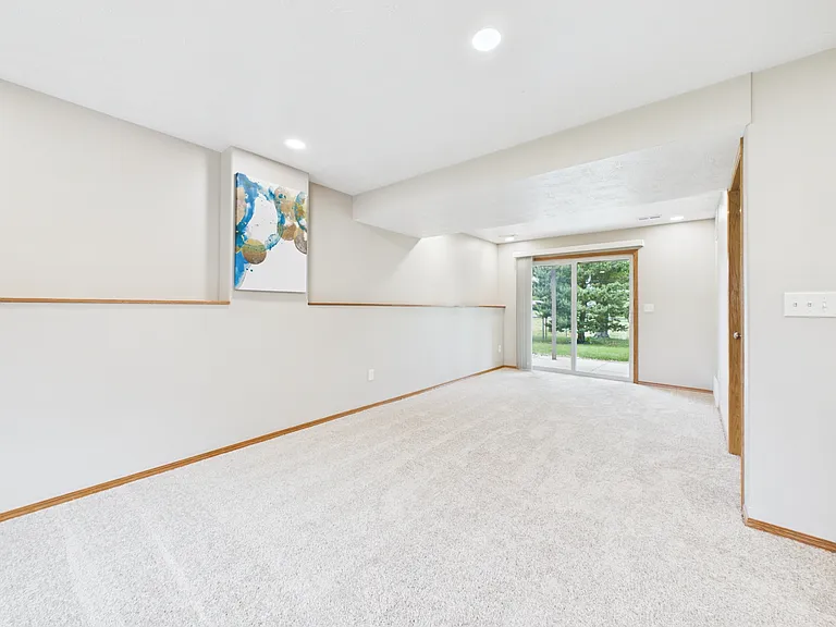 2505 N Vincent Ave — Photo 34