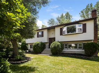 6 Phillips Ln, West Nyack, NY 10994