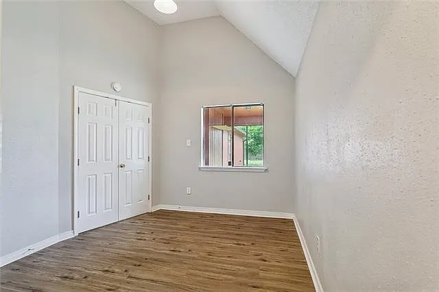 1826 Kings Row — Photo 11