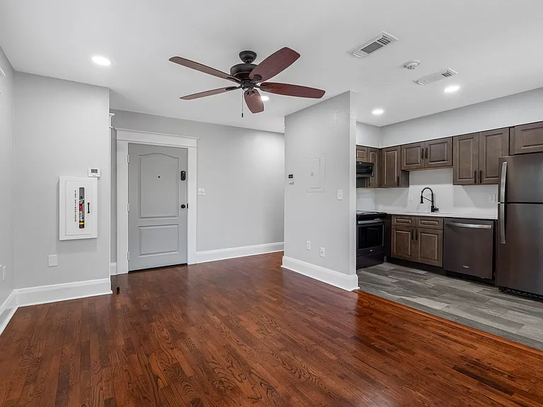 306 E Selma Ave #102 — Photo 20