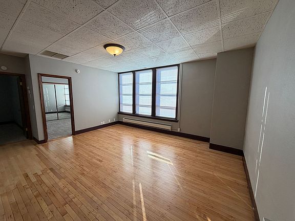 4th image of 5450 S 77th St #5402-8