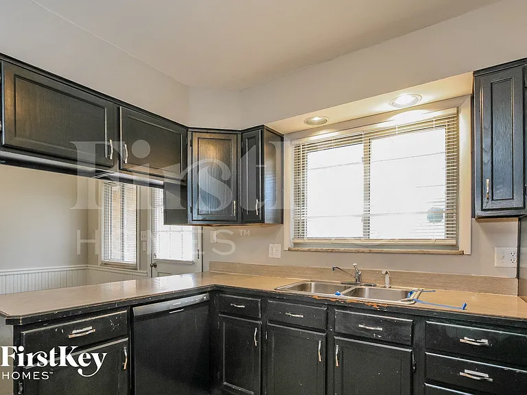 5503 Moonlight Dr — Photo 6