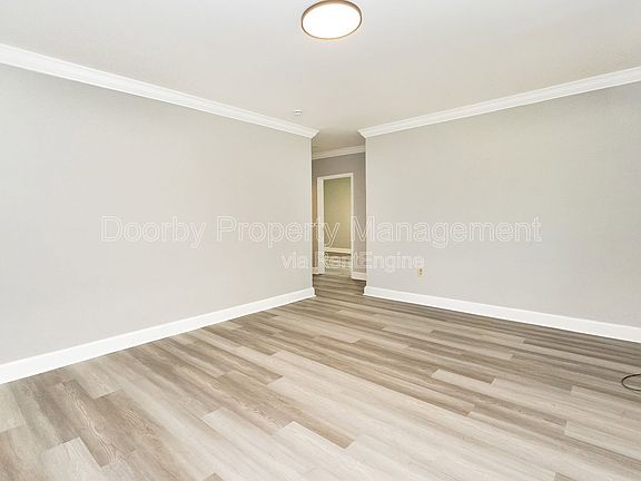 3rd image of 1301 N Orchard Knob Ave
