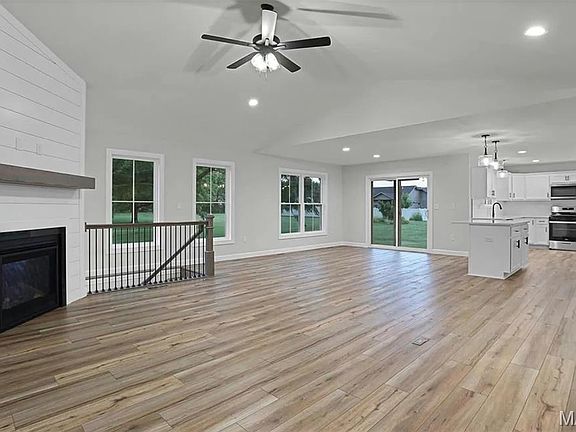 4th image of 501 Stonebriar Dr