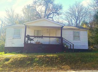 1206 Secession Ave, Abbeville, SC 29620