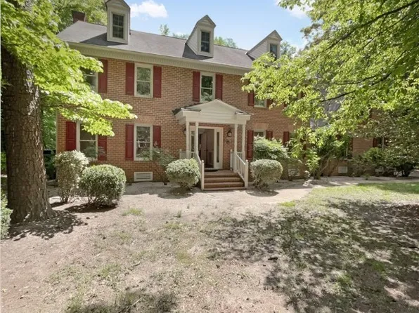 600 Rivers Bend Cir, Chester, VA 23836