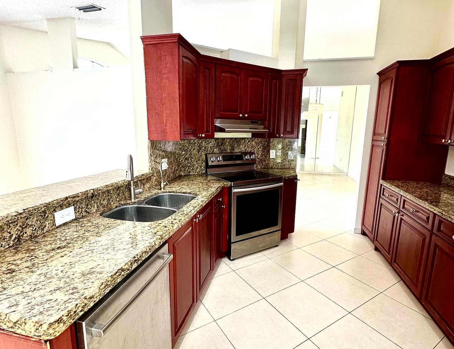 3 bed, 2.0 bath, 1531 sqft, $3,800 — Photo 4
