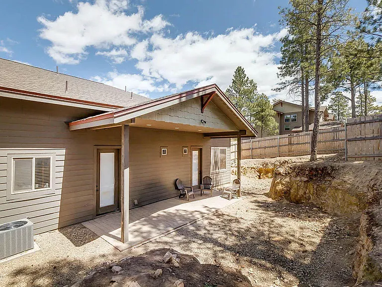 457 E Woodland Dr — Photo 10