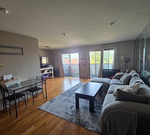 3rd image of 150 E Grand Ave APT 302