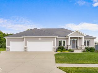 1497 Maple Ridge Ct, Columbus, IN 47201