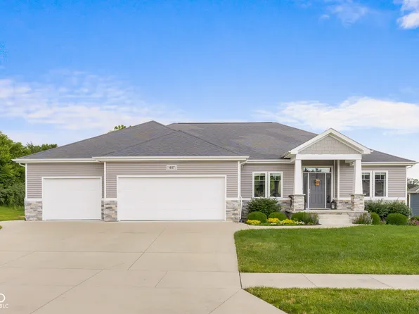 1497 Maple Ridge Ct, Columbus, IN 47201