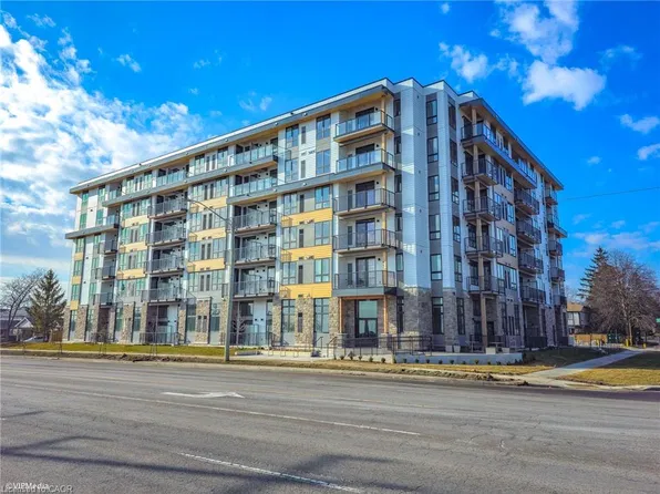 101 Golden Eagle Rd #112, Waterloo, ON N2V 1C3
