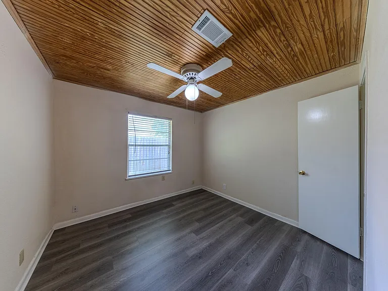 4710 Glenmont St — Photo 17