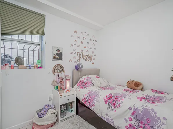 33 Manhattan Court image 26 of 32