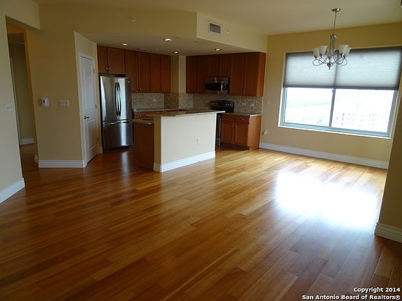 4th image of 215 N Center #1507