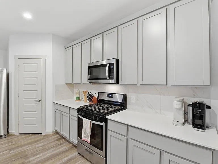 19035 Denstone Cliff Way — Photo 8