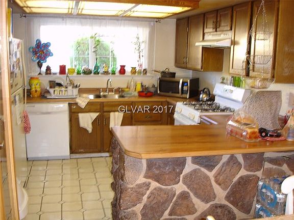 5th image of 4670 Four Leaf Clover Dr