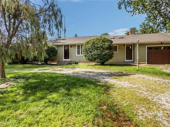 61 Cactus St, Warwick, RI 02886