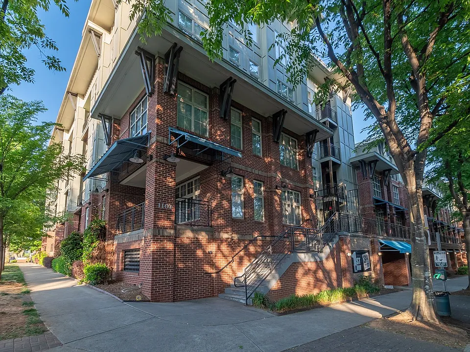 1101 W 1st St #208
