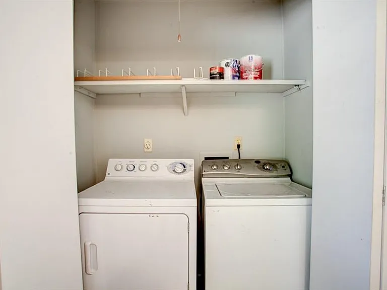 108 Woodglen Ct — Photo 8