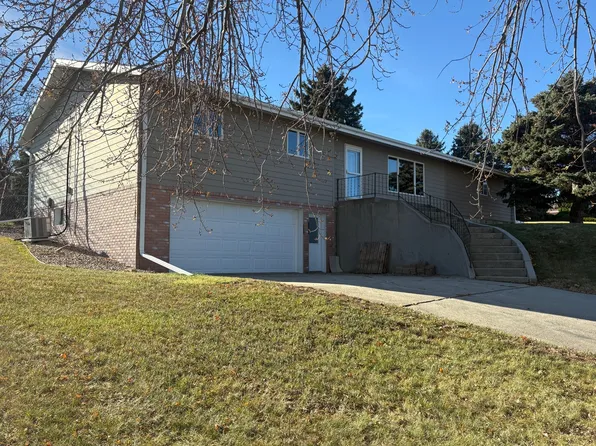 489 W 9th St, Winner, SD 57580
