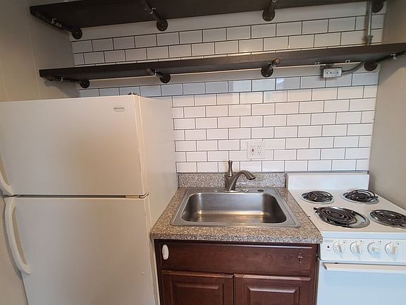 3rd image of 321 Melwood Ave APT 206