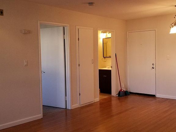 2nd image of 860 S Ardmore Ave APT 210