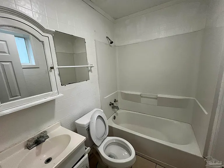 606 Elizabeth St — Photo 8