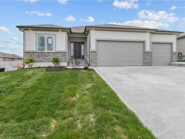 901 NW Crestwood Dr, Grain Valley, MO 64029
