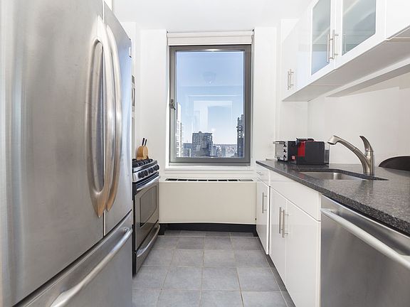 4th image of 9 W 31st St APT 30E