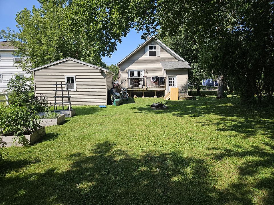 2nd image of 370 Oak St