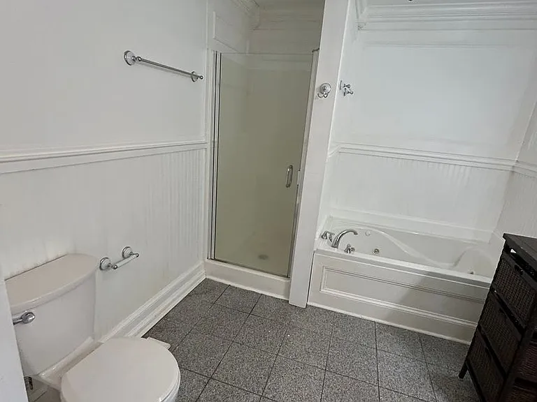 2461 Lyndhurst Ave — Photo 97