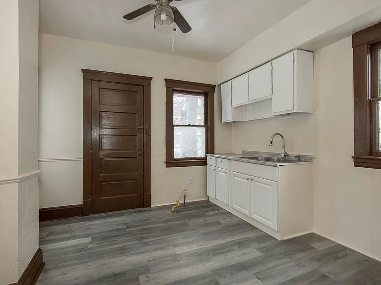 10937 Tacoma Ave — Photo 11
