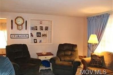 4th image of 368 N Meadowlark Dr