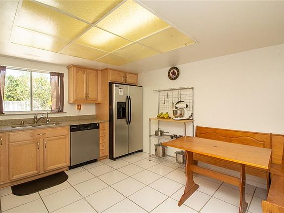 3rd image of 202 Kraft Dr