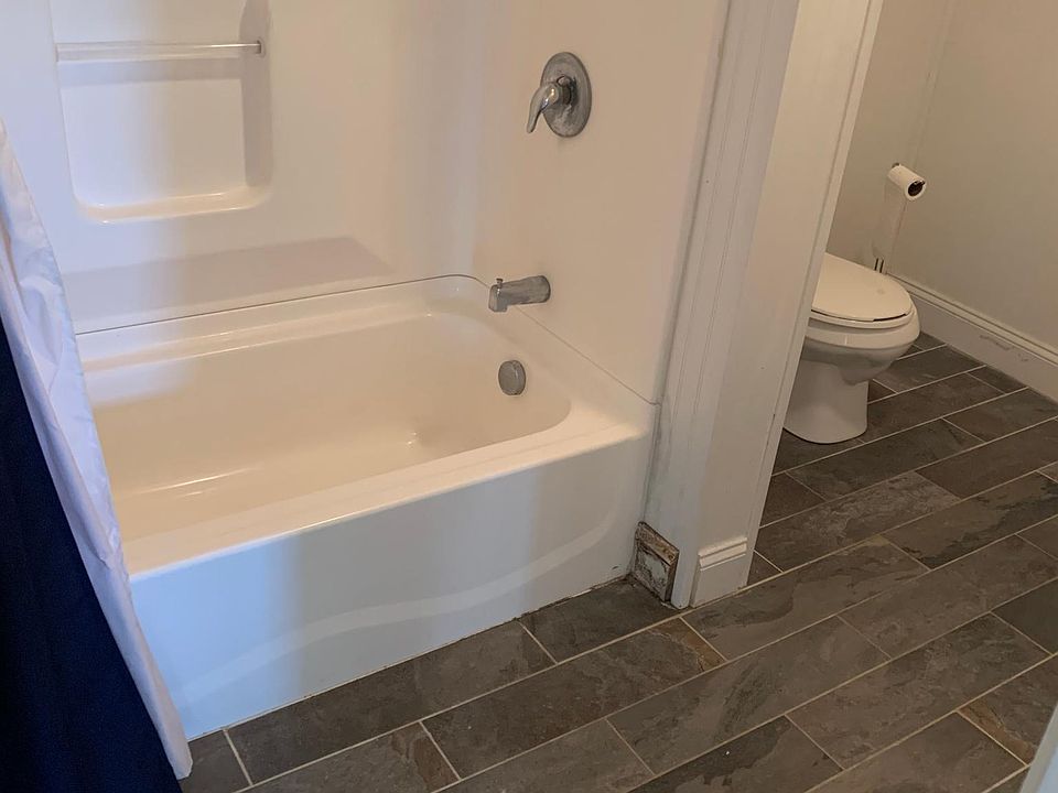 2nd image of 10 McMaster St APT 3