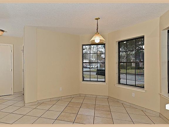 4th image of 513 Valley Dr