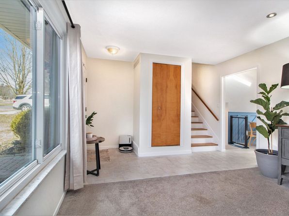 999 Byron Dr, Milford, MI 48381