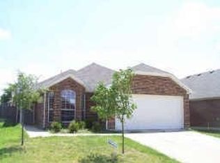 8425 Yellow Buckeye Dr, Fort Worth, TX 76140