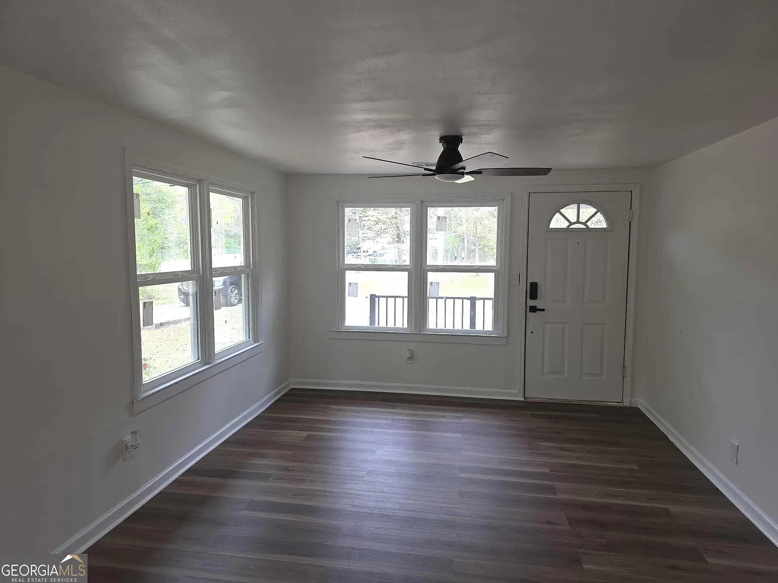 3 bed, 1.0 bath, 864 sqft, $1,650 — Photo 3