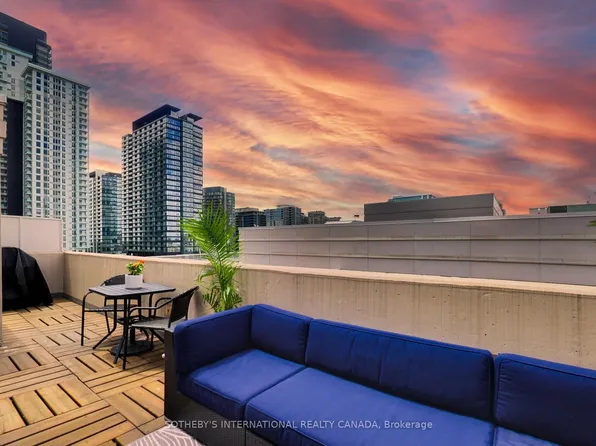 18 Stafford St #Penthouse 10, Toronto, ON M5V 3W4
