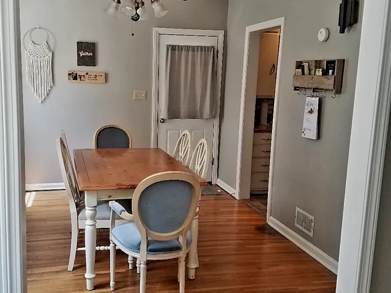129 N Broadview Ave — Photo 5
