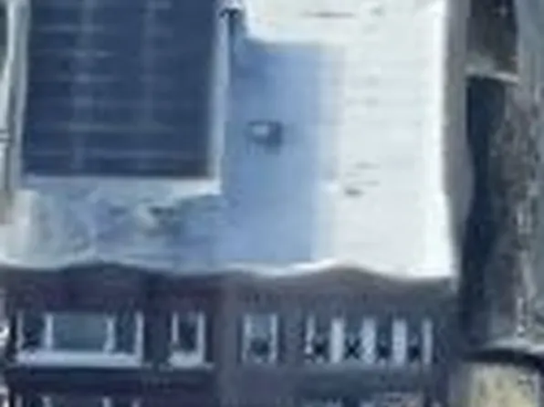 6018 Bleecker Street image 3 of 26