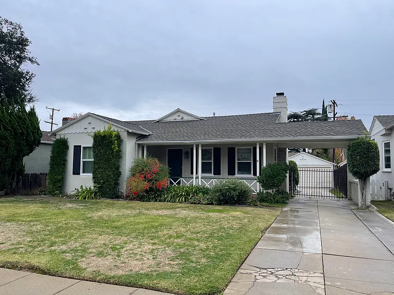 1016 Vineyard Dr — Photo 2