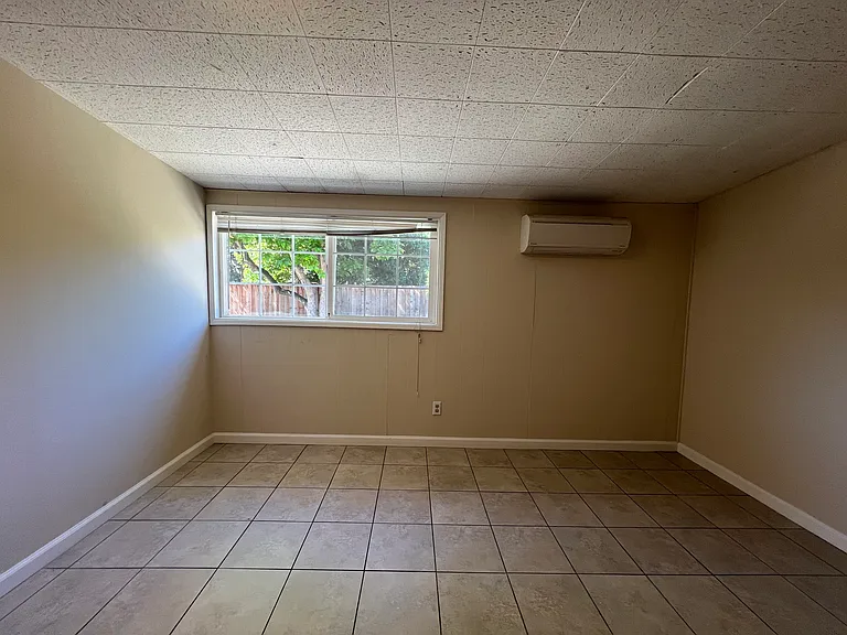 273 Staples Ave — Photo 18