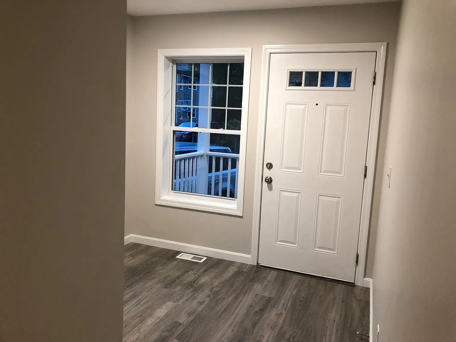 5 bed, 2.5 bath, 2500 sqft, $1,300 — Photo 3