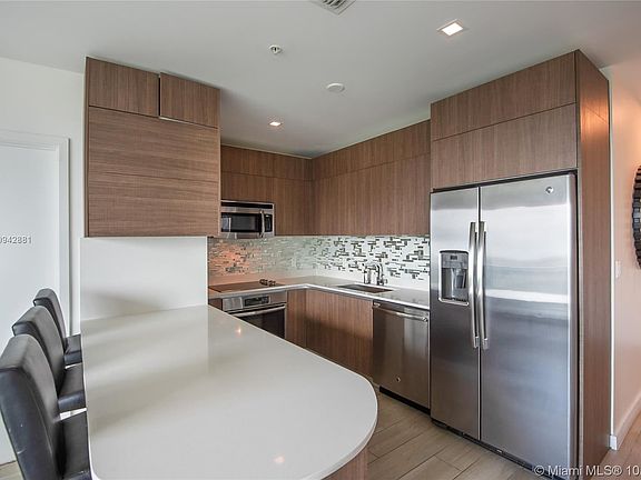 3rd image of 1600 SW 1st Ave APT 812