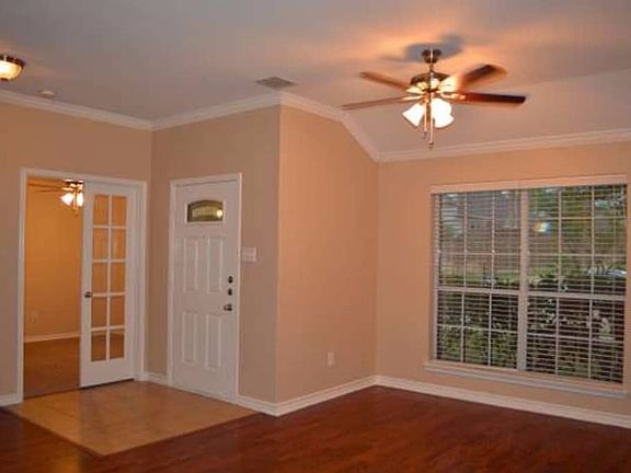 2nd image of 808 Evergreen Ln