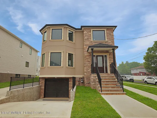 66 Center St, Staten Island, NY 10306